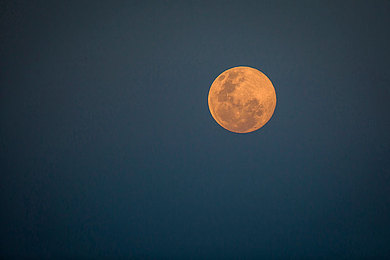 22日天宇上演美麗天象 “雙星抱月”肉眼可見
