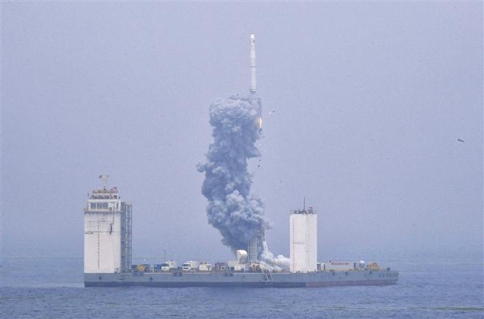 我國首次在海上成功實施運載火箭發射技術試驗